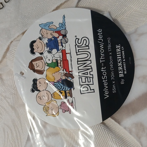 LAST ONE‼️Snoopy Peanuts VelvetSoft Berkshire Blanket Throw Charlie Brown - Picture 2 of 7